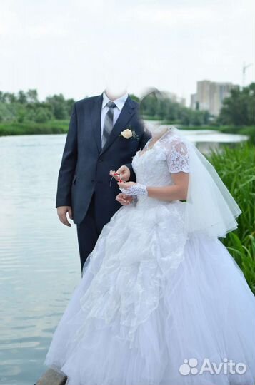 Свадебное платье+ подъюбник+подвязка+фата