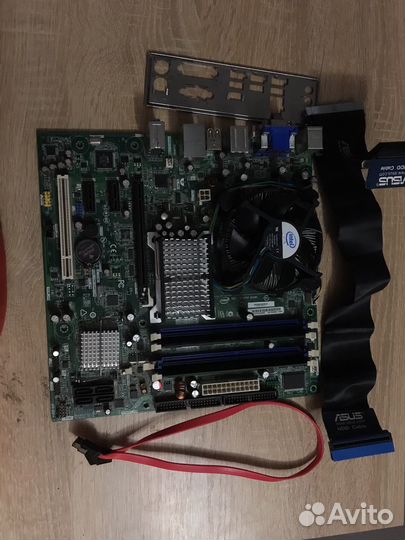 Материнская плата с процессором и памятью