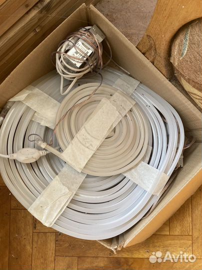 Розовый неоновый