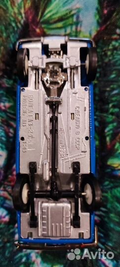 Модель 1:43 газ 2402