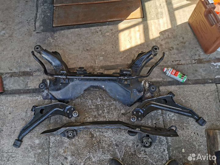 Балка подрамник leganza