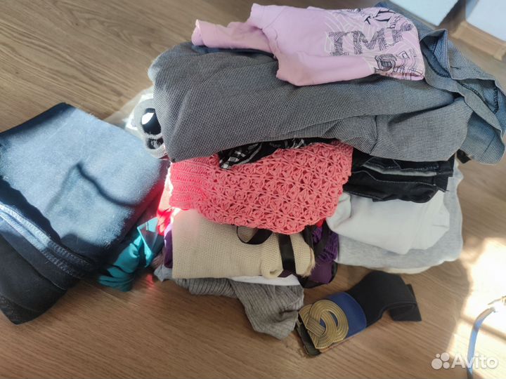 Отдам женские вещи 42-44