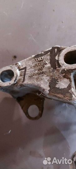 Кронштейн двигателя на Volkswagen Passat B5