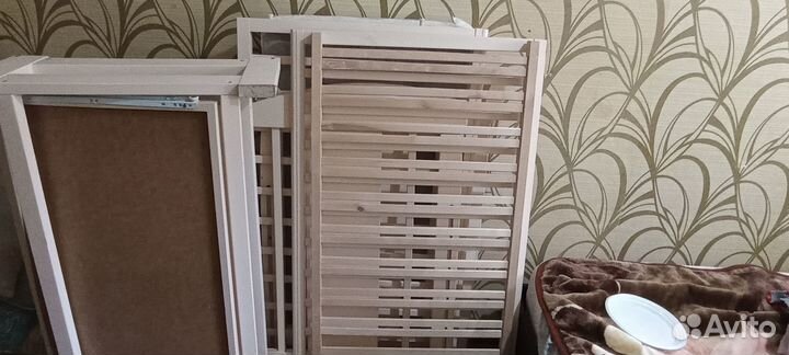 Детская кроватка с маятником