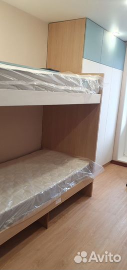 Двухъярусная кровать со шкафом и столом