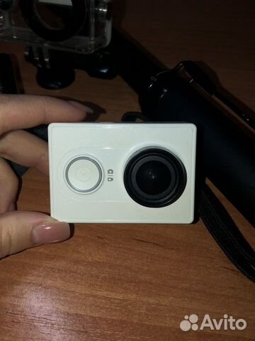 Видеокамера Xiaomi YI Action Camera (белый)