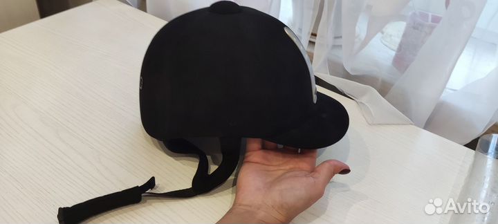 Каска для конного спорта