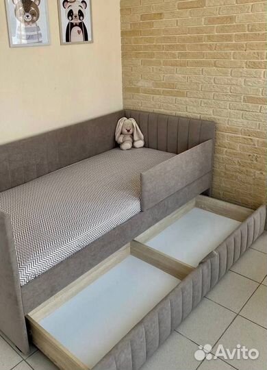 Кровать мягкая с ящиком и бортиком детская