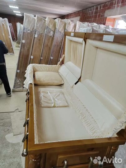 Венки, гробы, кресты.Собственное производство