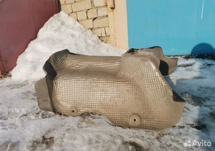 Теплозащитный экран топливного бака VW Tiguan