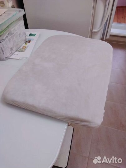 Лежанка для котика на узкий подоконник