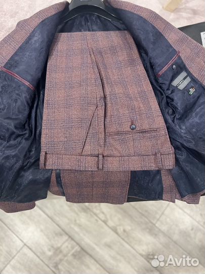 Стильный мужской костюм