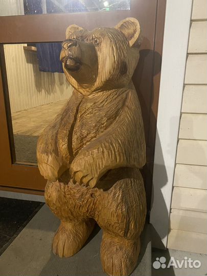 Резной медведь из дерева