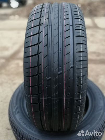 Triangle Sports TH201 245/45 R18