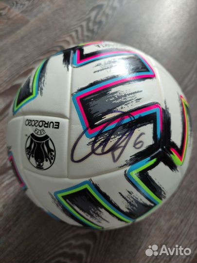 Футбольный мяч с автографами