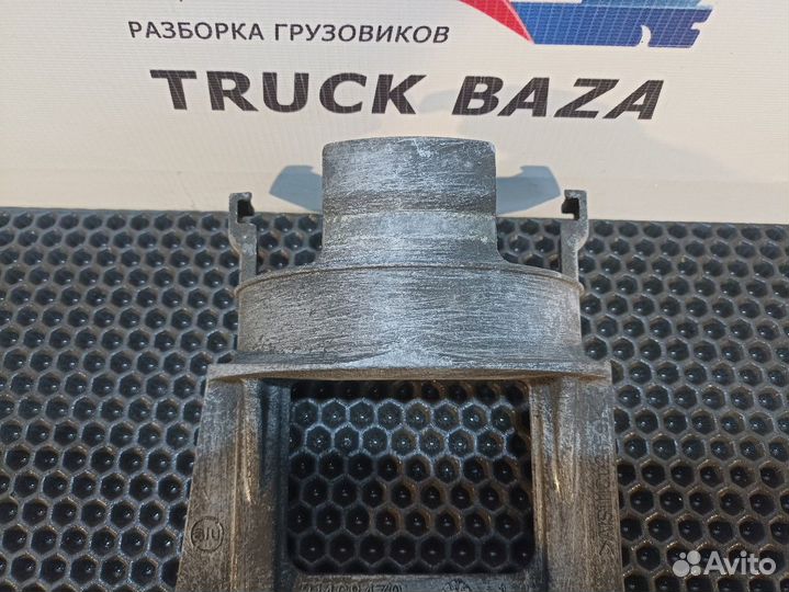 21468479 Кронштейн бачка гура