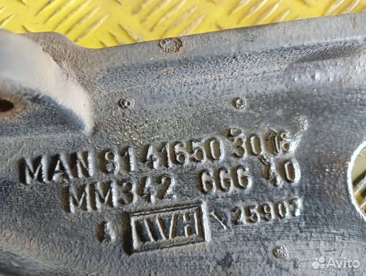 Кронштейн усилителя бампера правый Man Tga