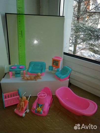 Мебель для кукол Барби: столики, стулья