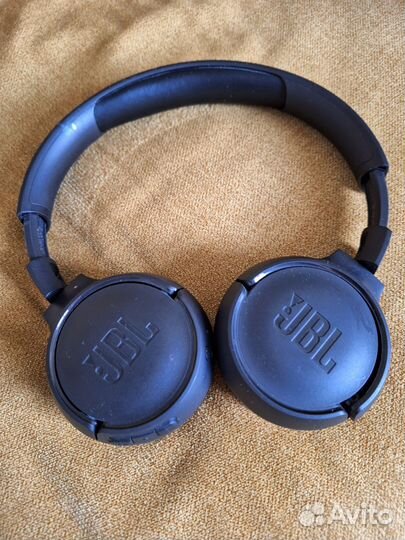 Беспроводные наушники JBL