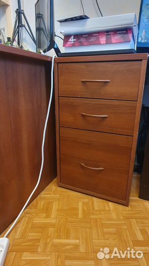 Стол угловой с тумбами