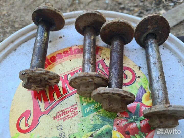 Болт развальный Mitsubishi Pajero 3 3.5 2001