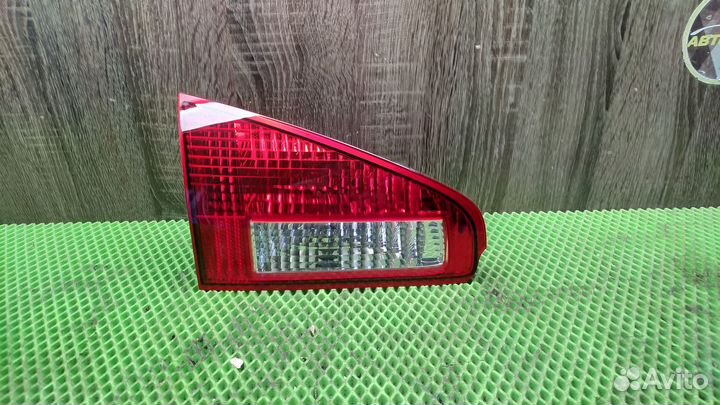 Фонарь задний внутренний левый subaru tribeca B9