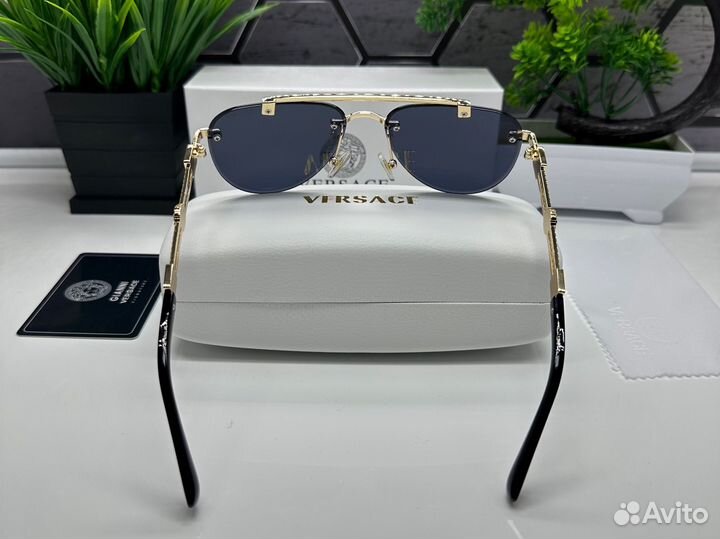 Солнцезащитные очки versace