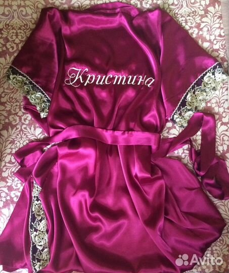 Шелковый халат с кружевом