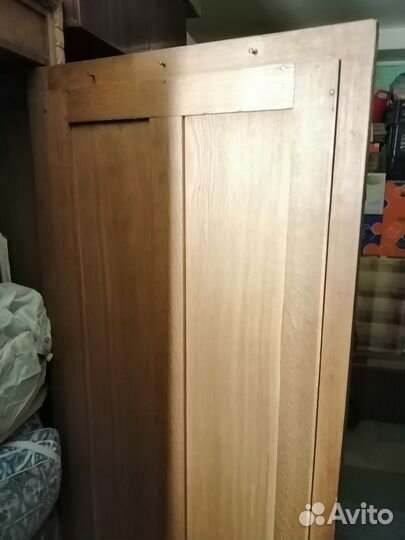 Антикварный дубовый шкаф
