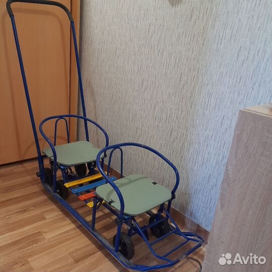 Санки для двойни, погодок