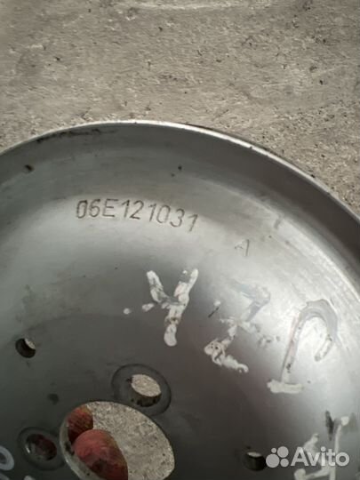 Шкив помпы 06E121031 Audi A6 3.2л 3.0л