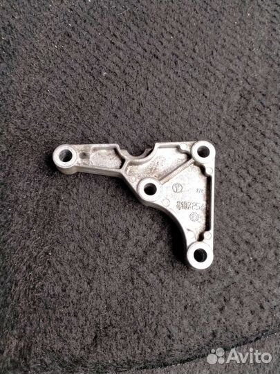 Кронштейн насоса гур