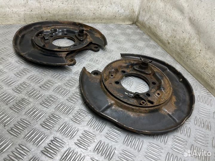 Щит опорный задний Nissan X-Trail T32 MR20DD 2014