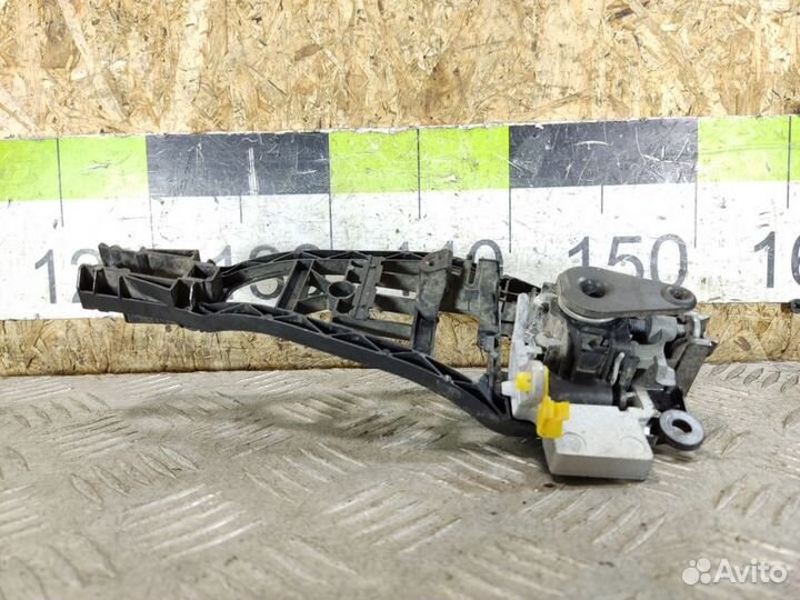 Кронштейн ручки передней левой Opel Astra H