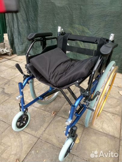 Кресло-коляска для инвалидов 