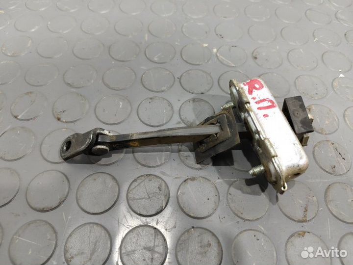 Ограничитель двери передний правый Ssangyong