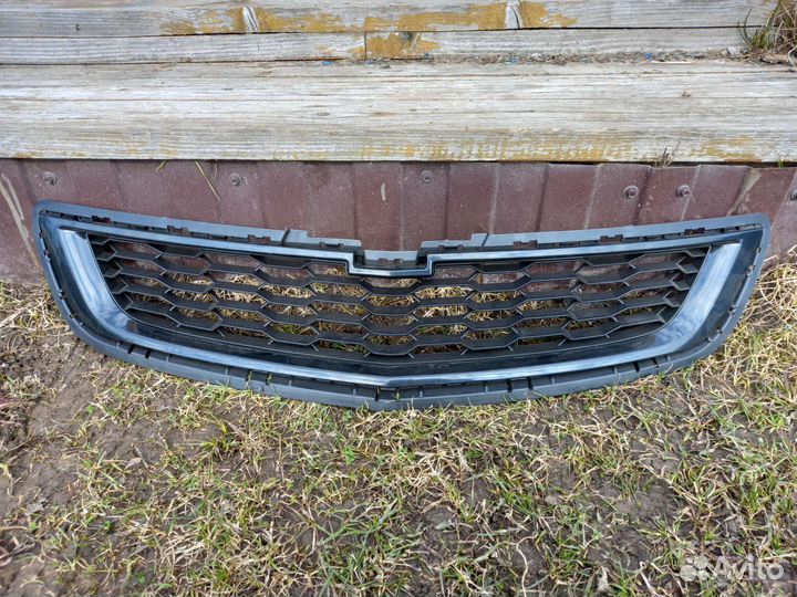 Решотка радиатора Шевроле Кобальт