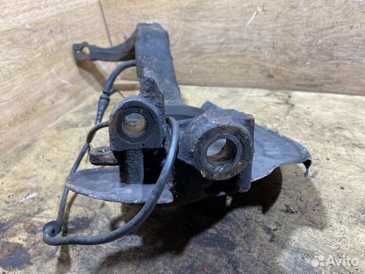 Поворотный кулак передний левый Audi A6 С5 X141