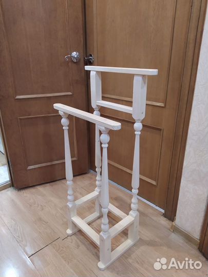 Вешалка плечики напольная деревянная