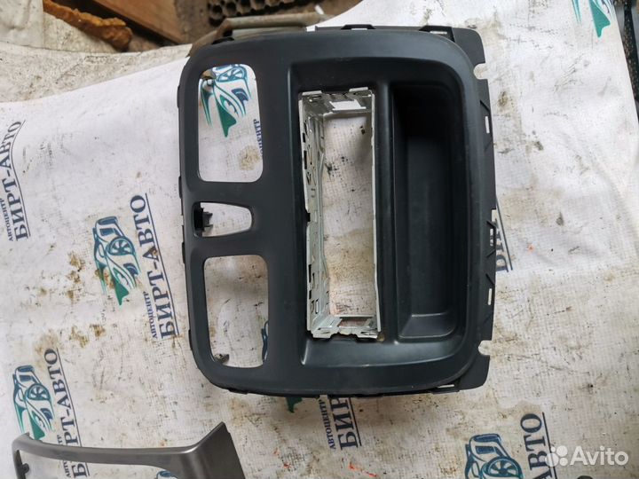 Рамка магнитолы Renault Logan II (2012—2018)