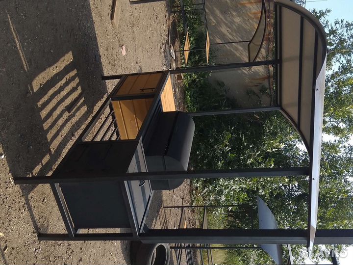 Мангал с крышей, качели, беседки