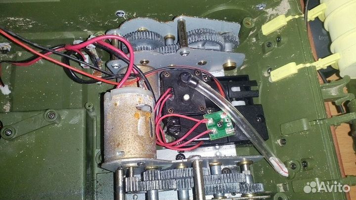 Модель танка Т72 хаки большой 1:16