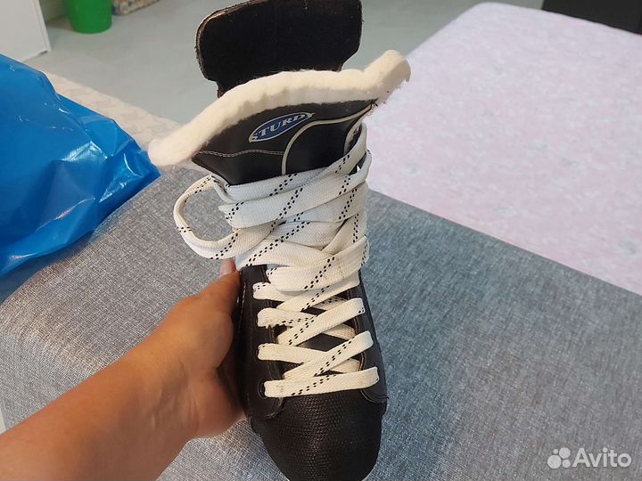 Коньки хоккейные 40р