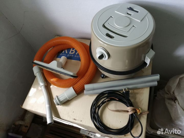 Пылесос 600 Вт