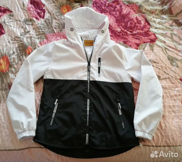 Ветровка женская