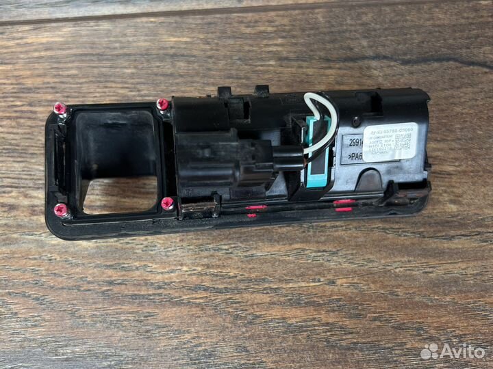 Kia Sorento III Prime Кнопка открывания багажника