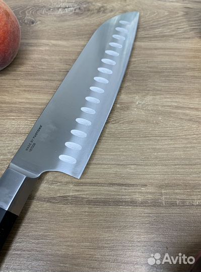 Японский кухонный нож Сантоку