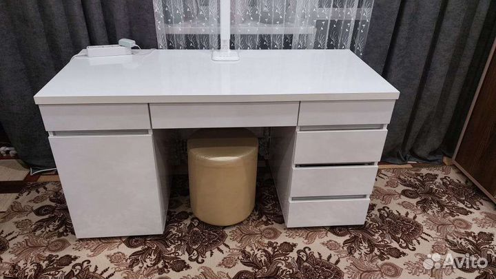 Письменный стол белый