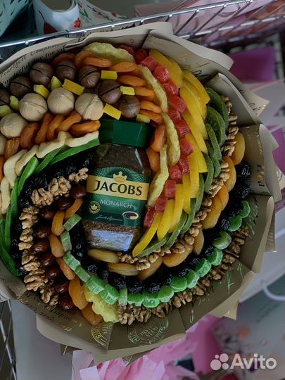 Подарок из сухофрукта и орехов