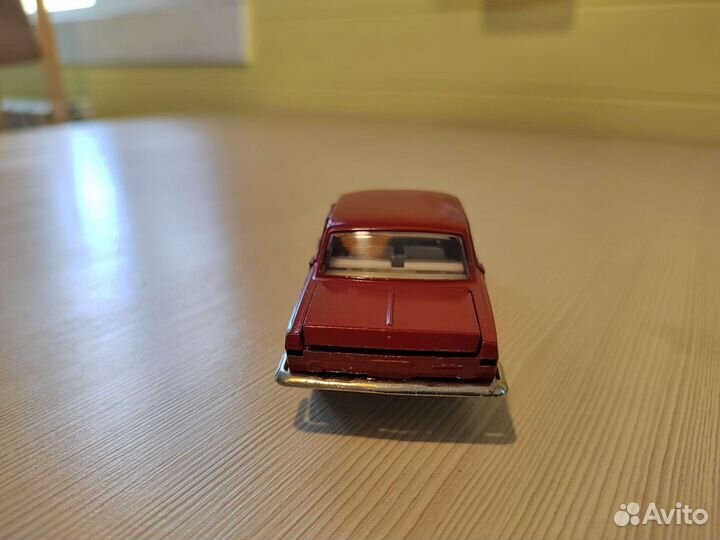 Модель автомобиля СССР Волга газ24 1:43